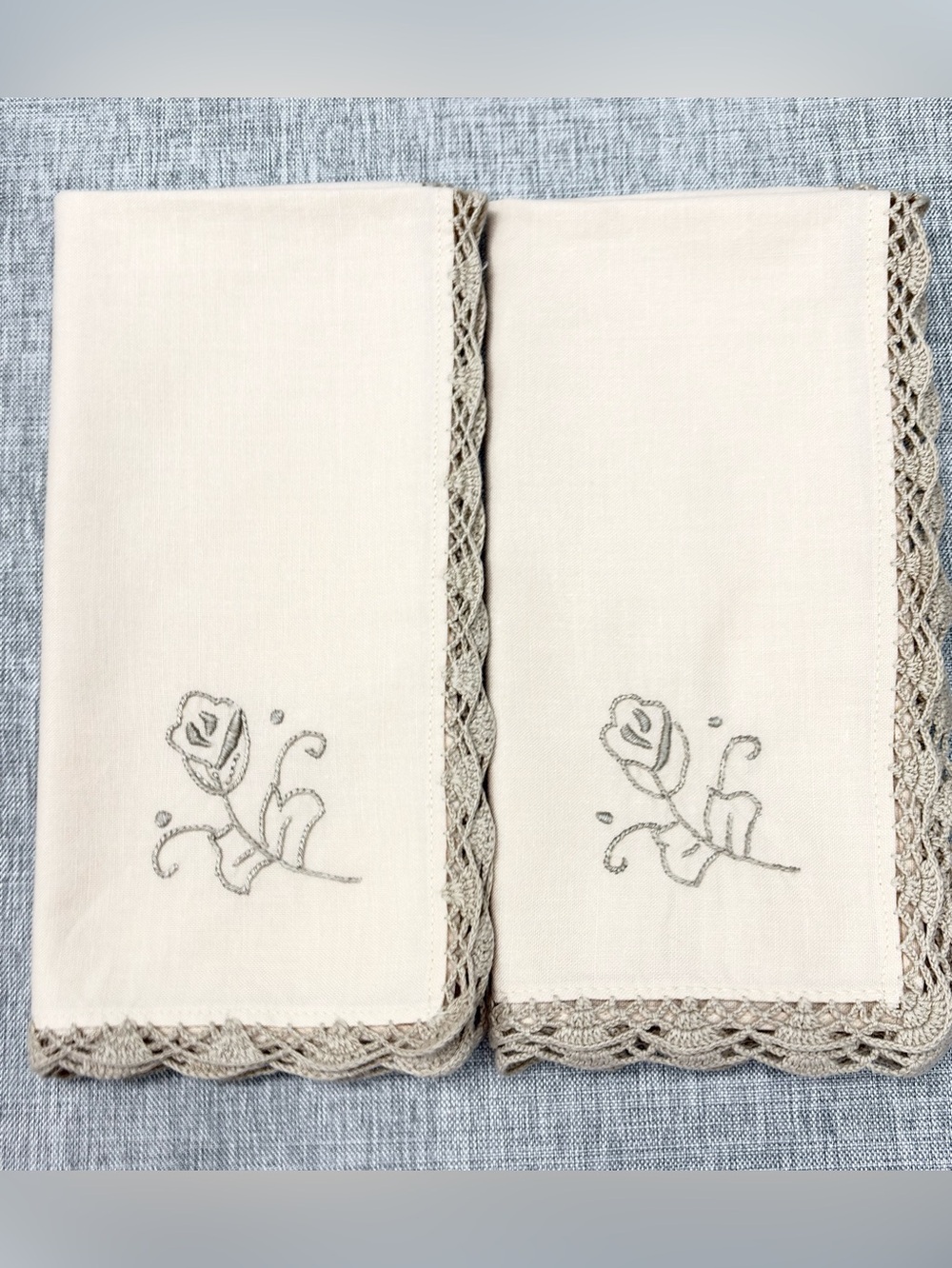 Vintage Ecru Embroidered Linen Dinner Napkins set of 8 - Picture 4 of 8